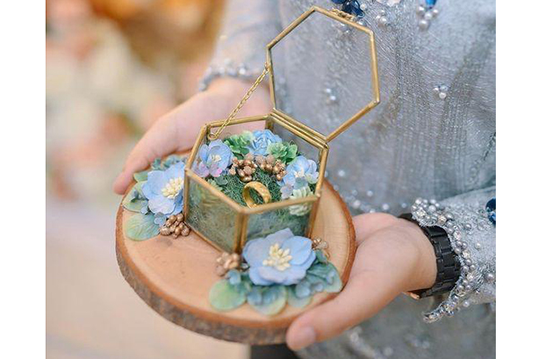  استفاده از پارچه ترمه و سنگ‌دوزی شده برای خنچه